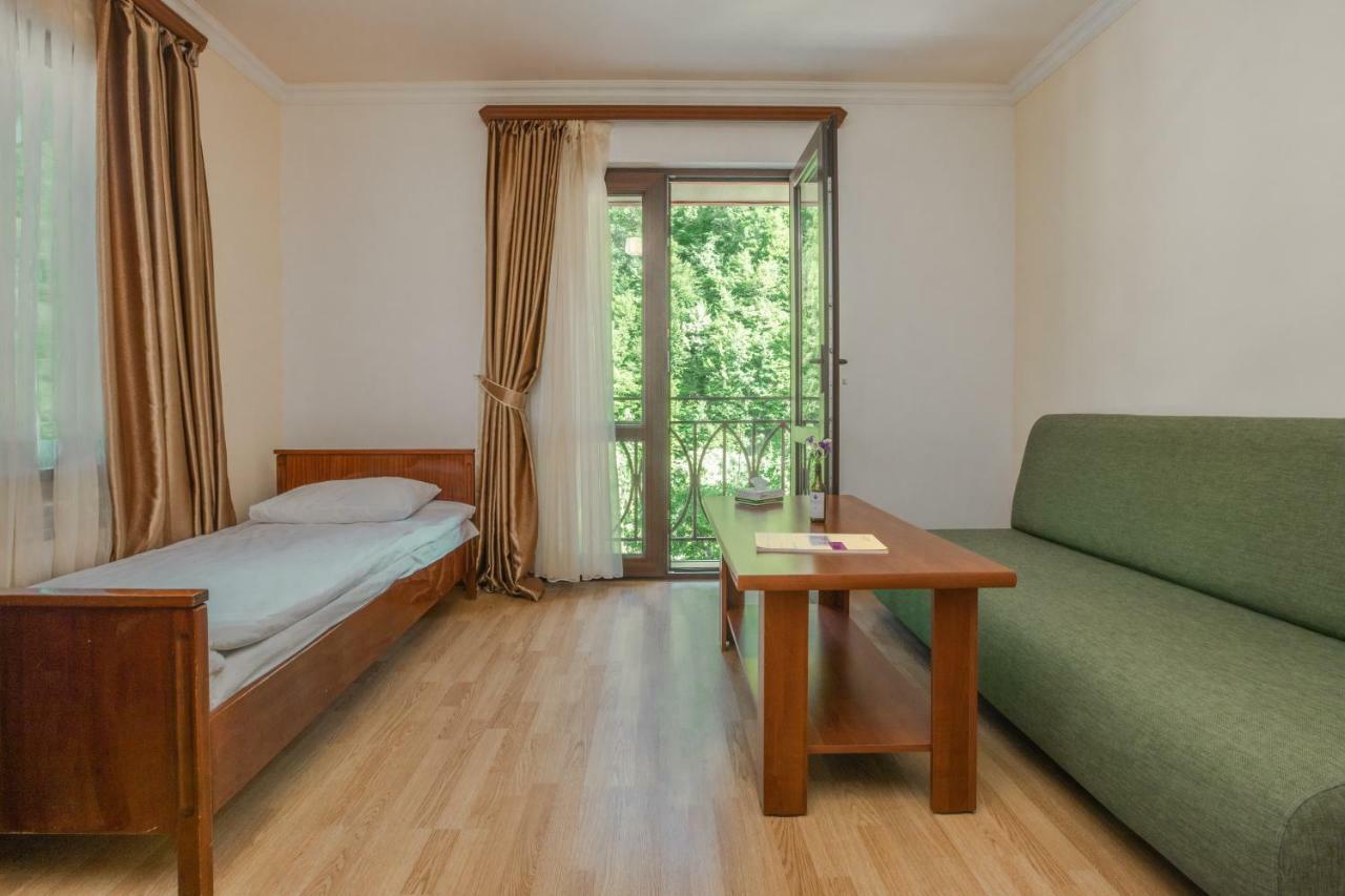 Ariana Family Hotel 딜리잔 외부 사진
