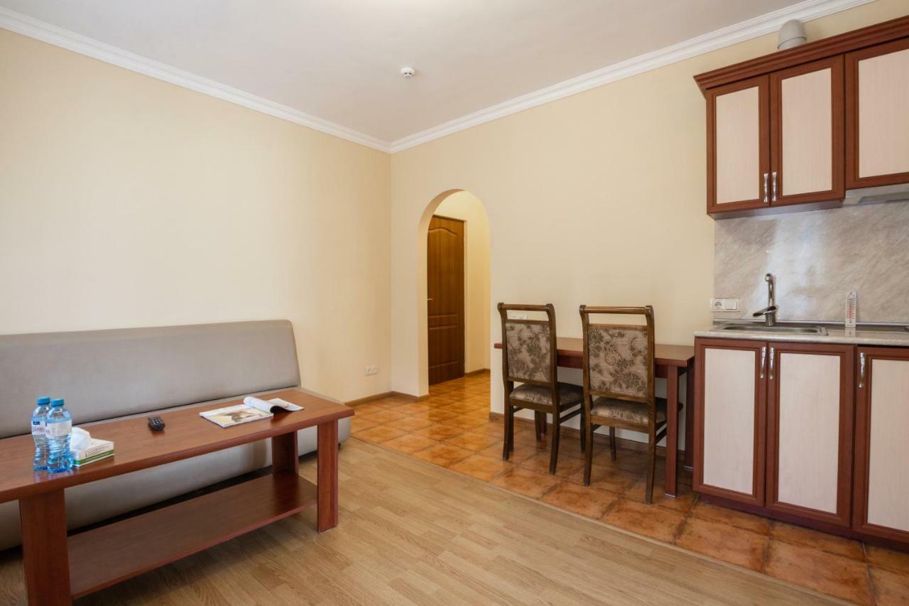 Ariana Family Hotel 딜리잔 외부 사진