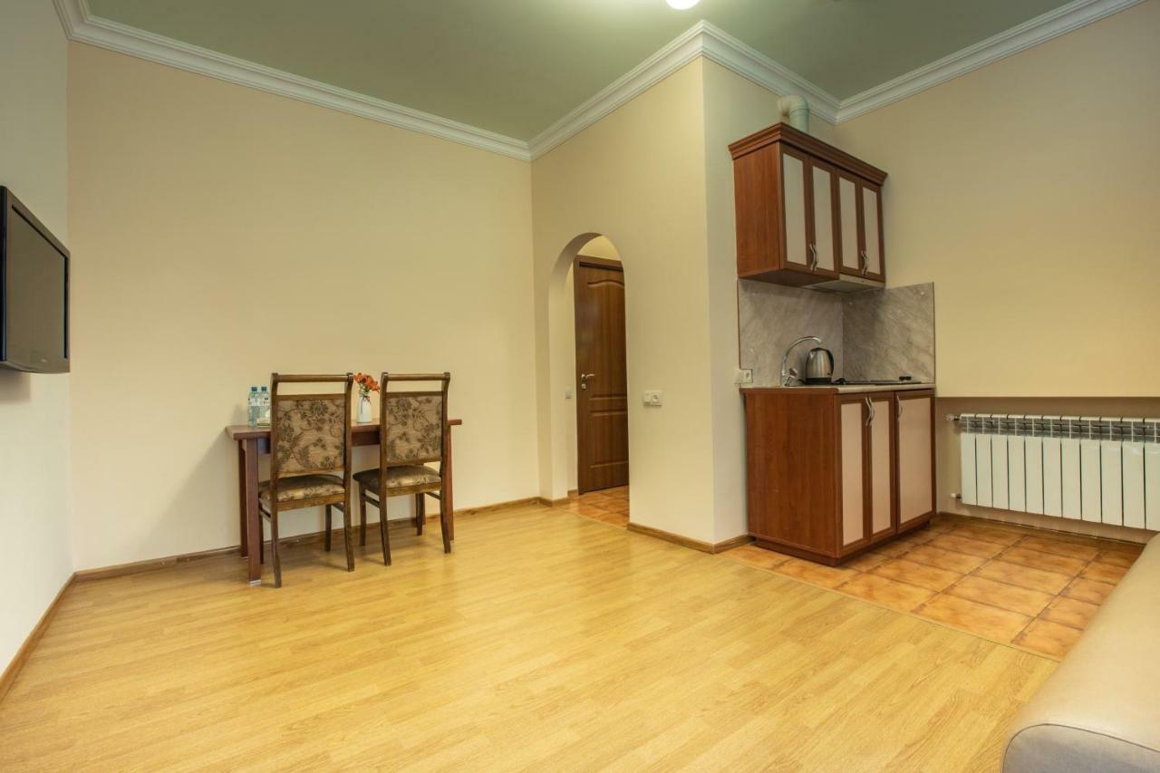 Ariana Family Hotel 딜리잔 외부 사진