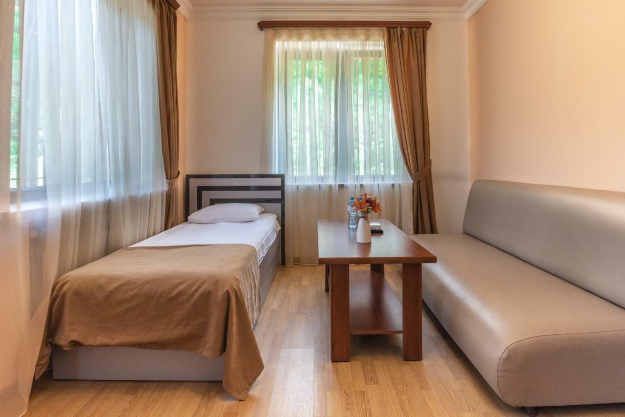 Ariana Family Hotel 딜리잔 외부 사진